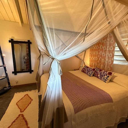 Madirokely House Nosy Be Villa อัมบาโตโลกา ภายนอก รูปภาพ