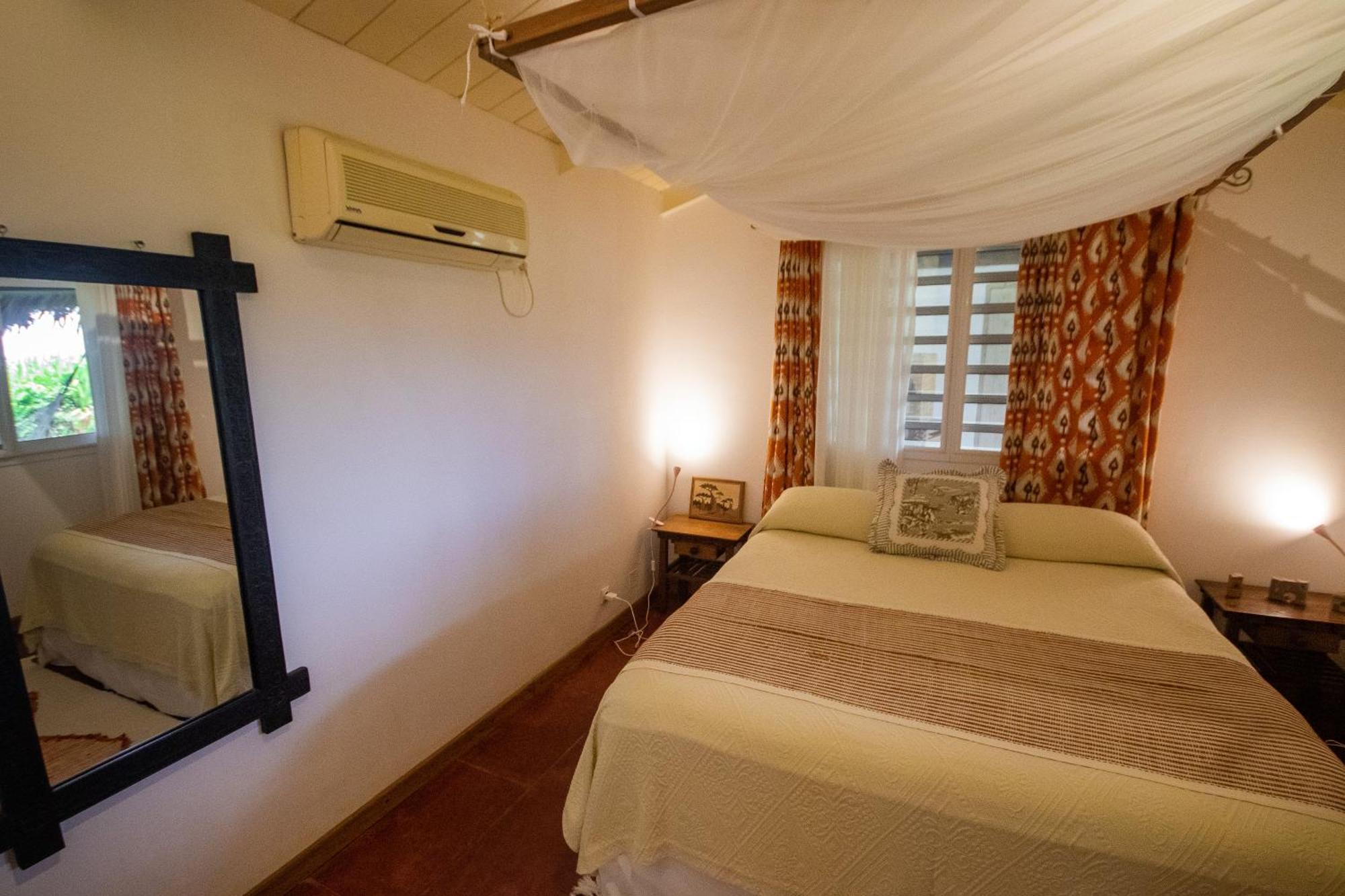 Madirokely House Nosy Be Villa อัมบาโตโลกา ภายนอก รูปภาพ