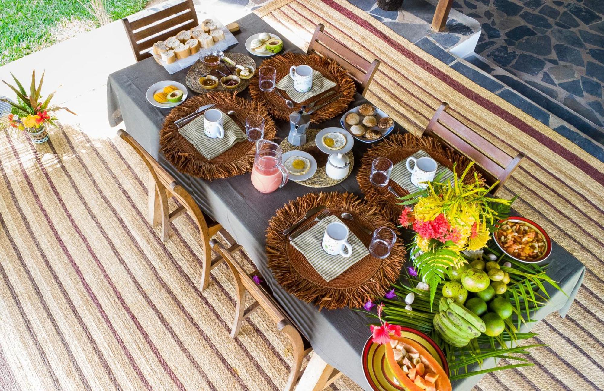 Madirokely House Nosy Be Villa อัมบาโตโลกา ภายนอก รูปภาพ