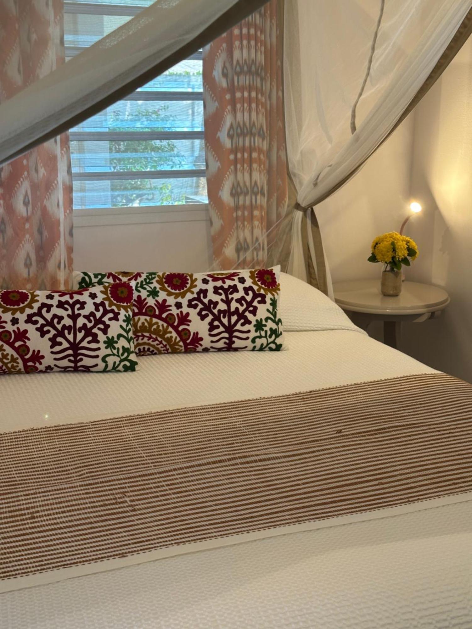 Madirokely House Nosy Be Villa อัมบาโตโลกา ภายนอก รูปภาพ